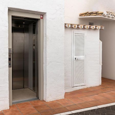 243-Fully Renovated-Puerto Banus Marbella Front Line Penthouse Lägenhet Exteriör bild