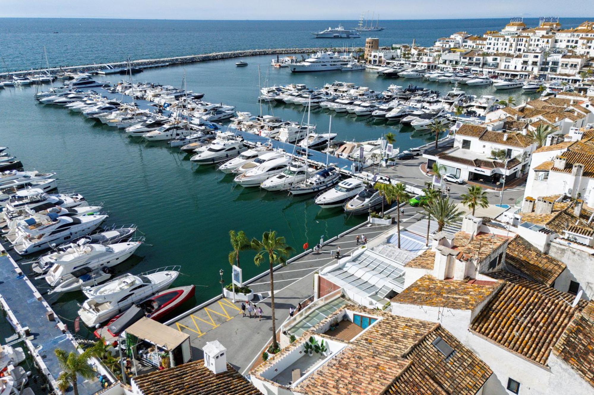 243-Fully Renovated-Puerto Banus Marbella Front Line Penthouse Lägenhet Exteriör bild