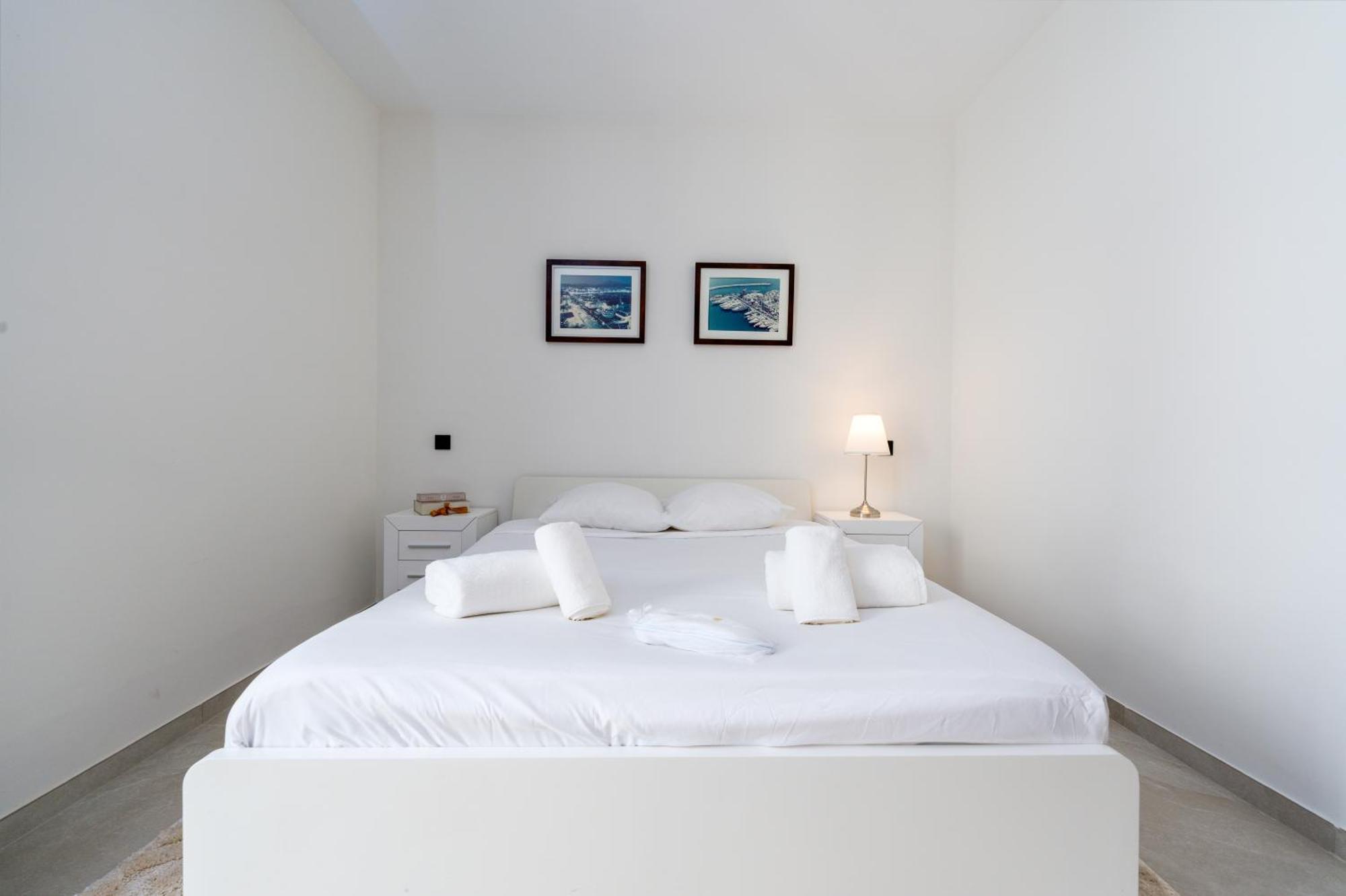 243-Fully Renovated-Puerto Banus Marbella Front Line Penthouse Lägenhet Exteriör bild