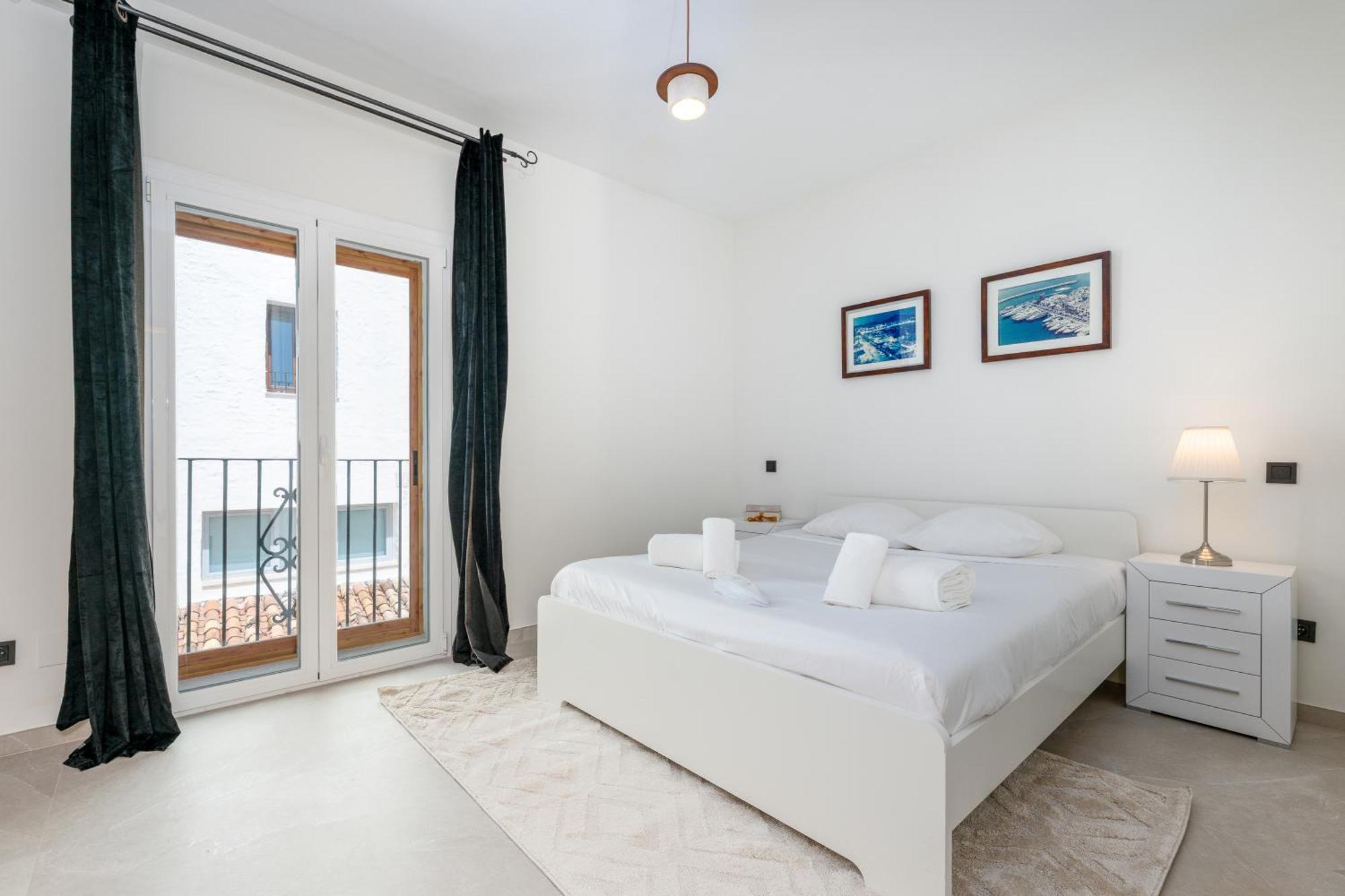 243-Fully Renovated-Puerto Banus Marbella Front Line Penthouse Lägenhet Exteriör bild