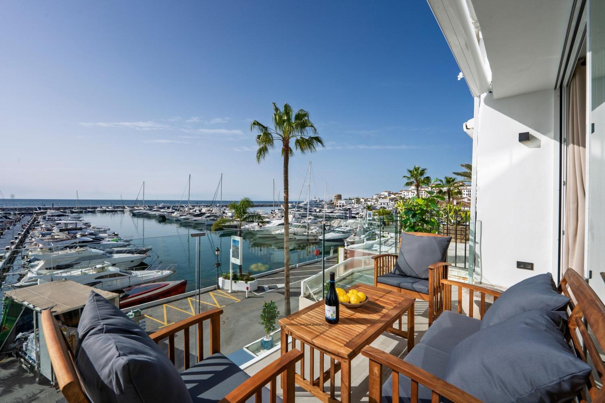 243-Fully Renovated-Puerto Banus Marbella Front Line Penthouse Lägenhet Exteriör bild