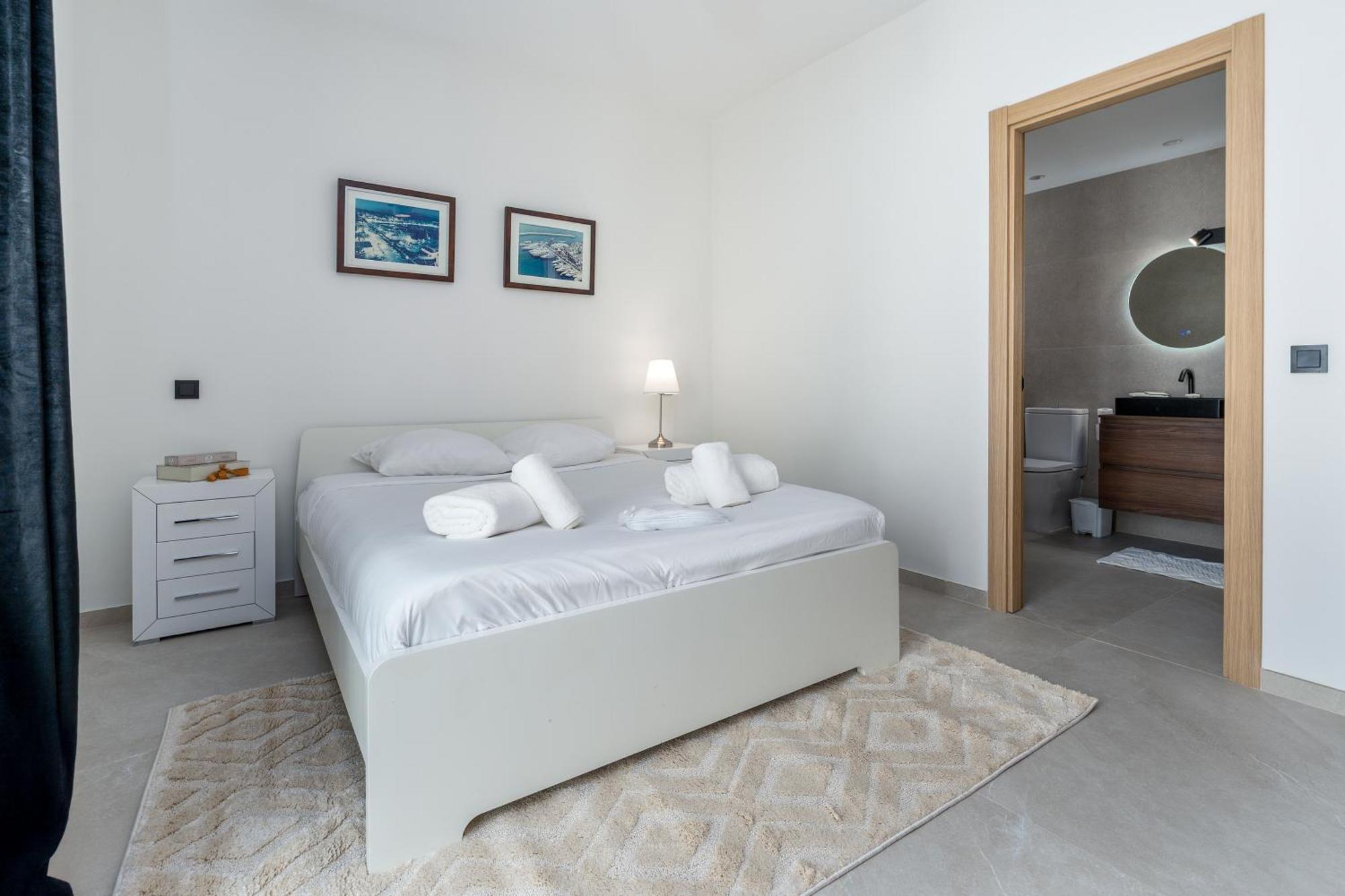 243-Fully Renovated-Puerto Banus Marbella Front Line Penthouse Lägenhet Exteriör bild