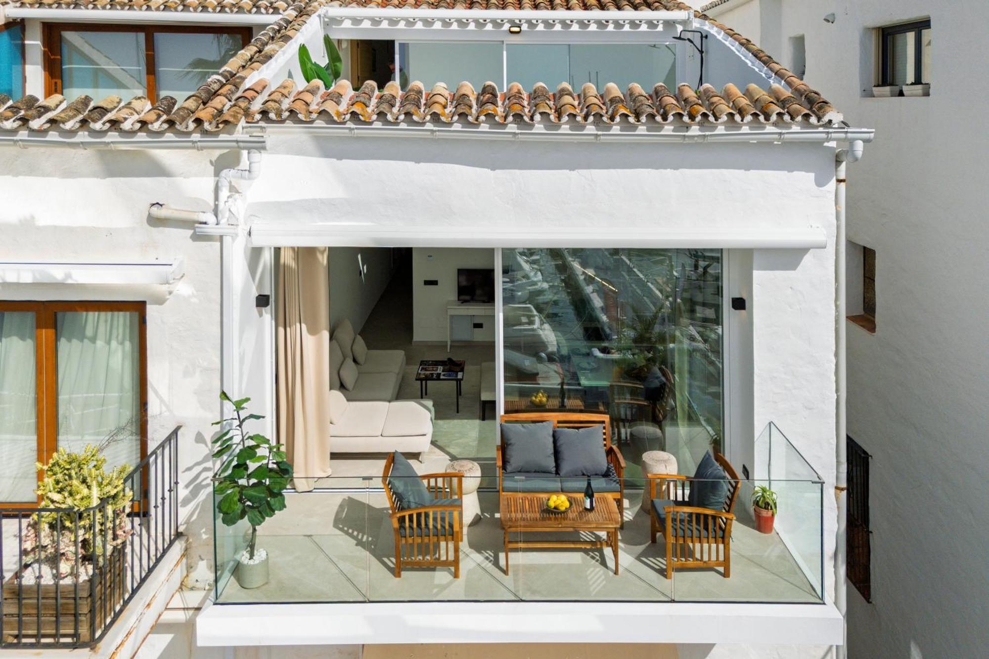 243-Fully Renovated-Puerto Banus Marbella Front Line Penthouse Lägenhet Exteriör bild