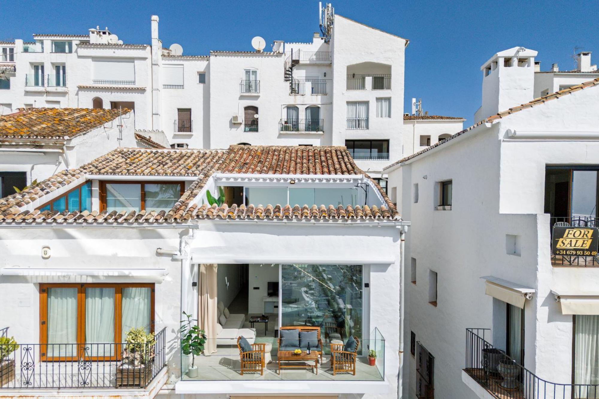 243-Fully Renovated-Puerto Banus Marbella Front Line Penthouse Lägenhet Exteriör bild