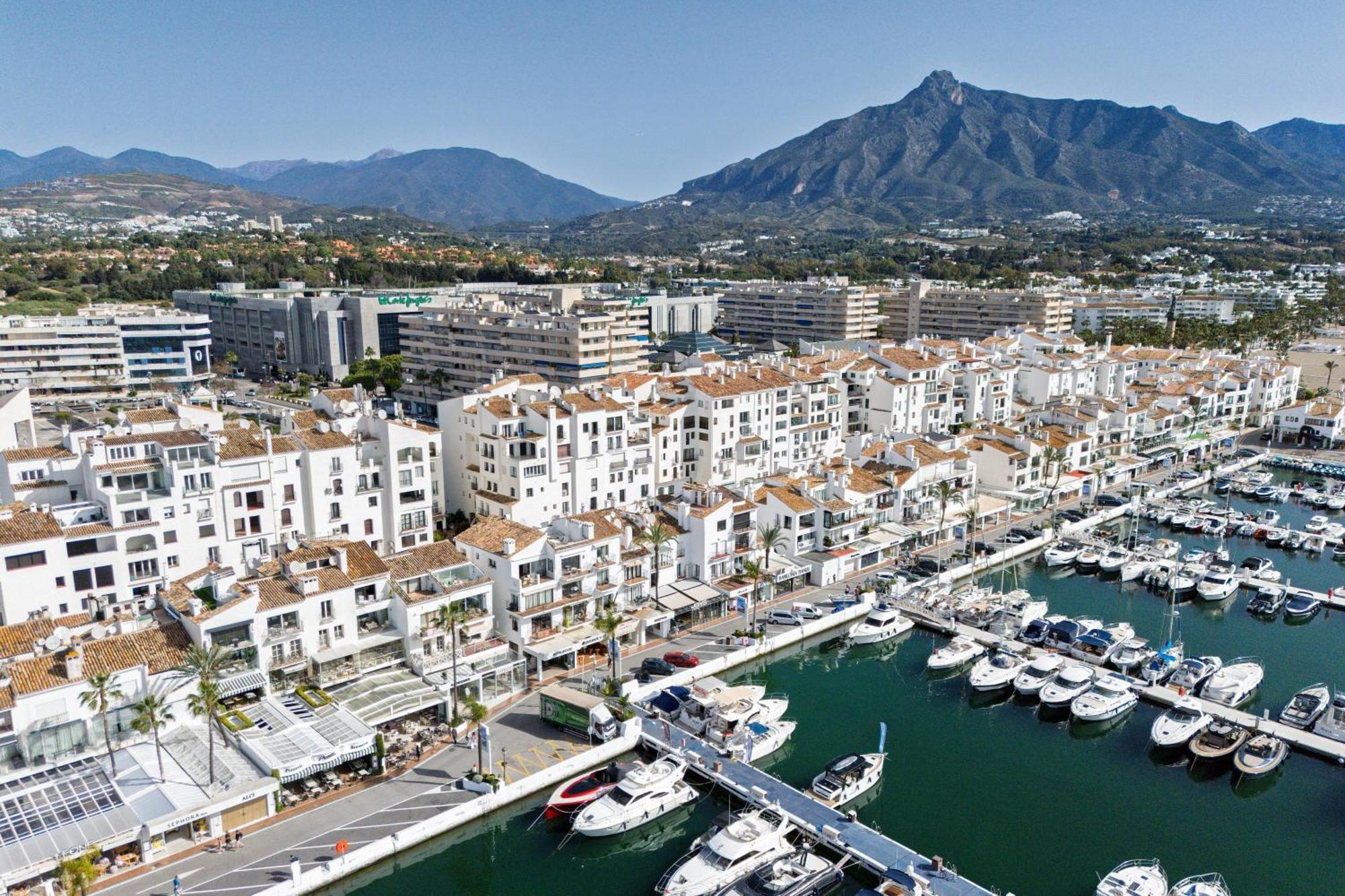 243-Fully Renovated-Puerto Banus Marbella Front Line Penthouse Lägenhet Exteriör bild
