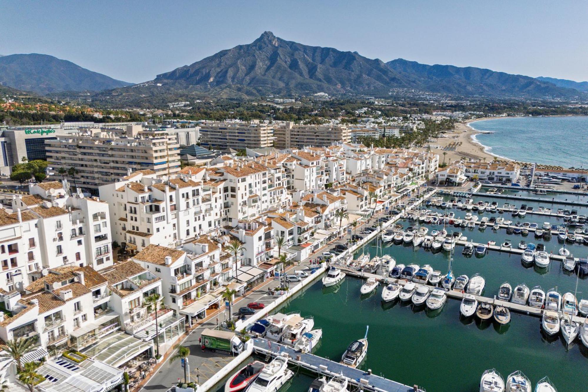 243-Fully Renovated-Puerto Banus Marbella Front Line Penthouse Lägenhet Exteriör bild