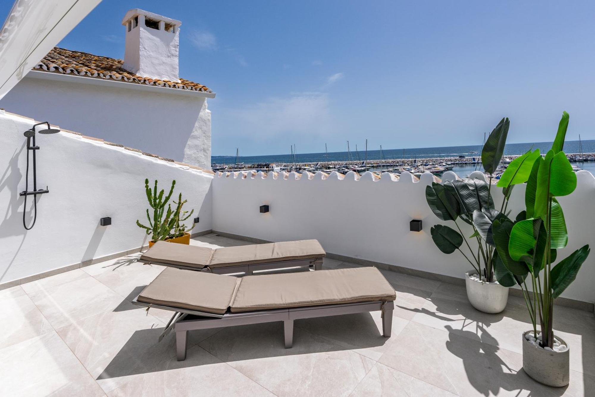 243-Fully Renovated-Puerto Banus Marbella Front Line Penthouse Lägenhet Exteriör bild